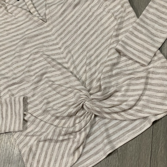 Sanctuary White & Khaki Metallic Stripe Deep V Long Sleeve Rushed Tee size XS - Picture 7 of 10